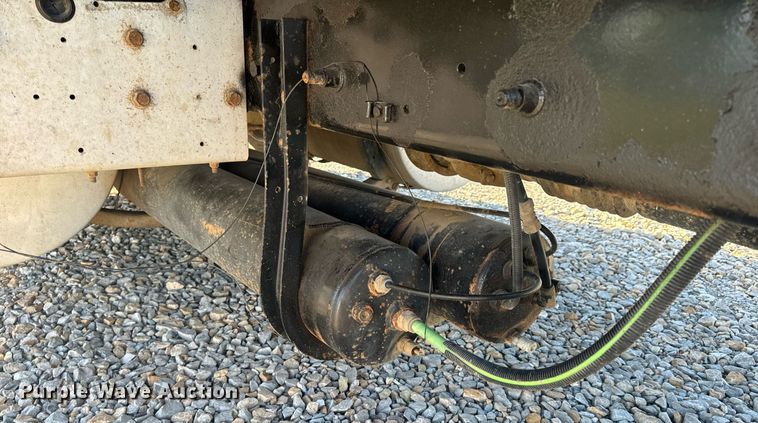 image for item EH6706 2007 International 9400i semi truck