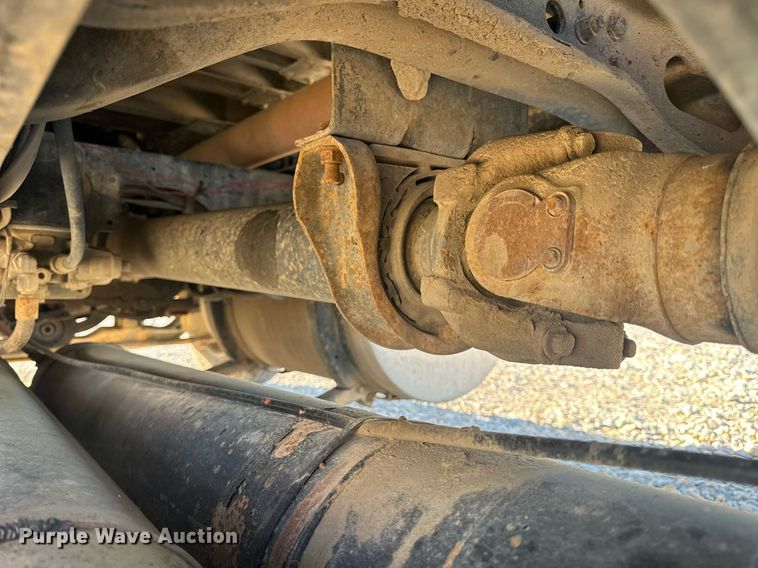 image for item EH6706 2007 International 9400i semi truck