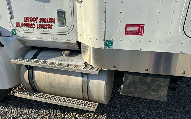 image for item EH6706 2007 International 9400i semi truck