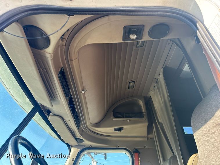 image for item EH6706 2007 International 9400i semi truck