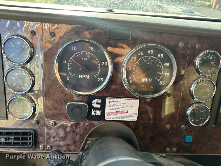 image for item EH6706 2007 International 9400i semi truck