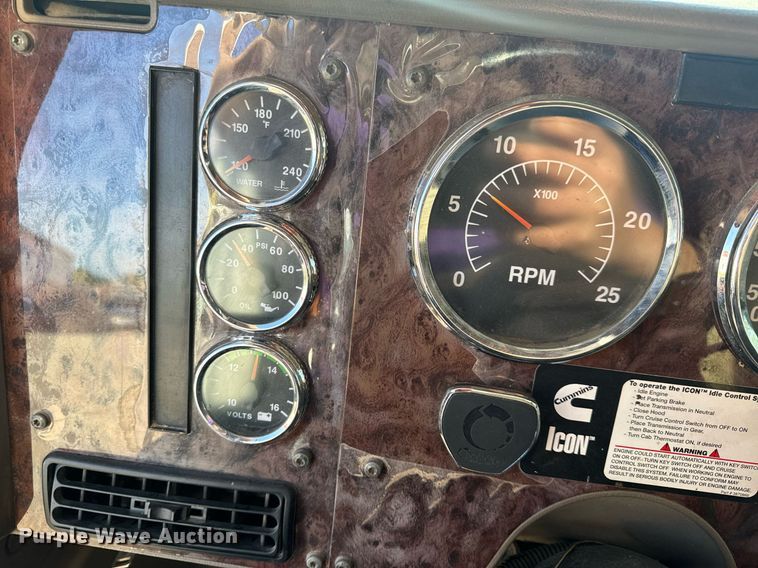 image for item EH6706 2007 International 9400i semi truck