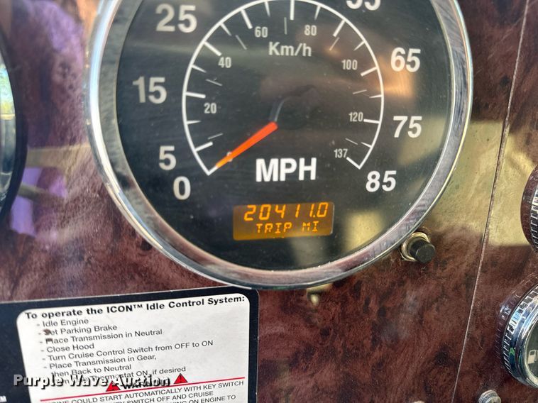 image for item EH6706 2007 International 9400i semi truck