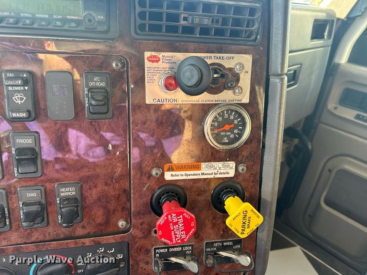 image for item EH6706 2007 International 9400i semi truck