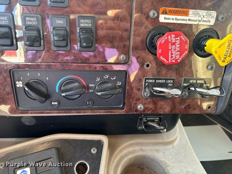 image for item EH6706 2007 International 9400i semi truck