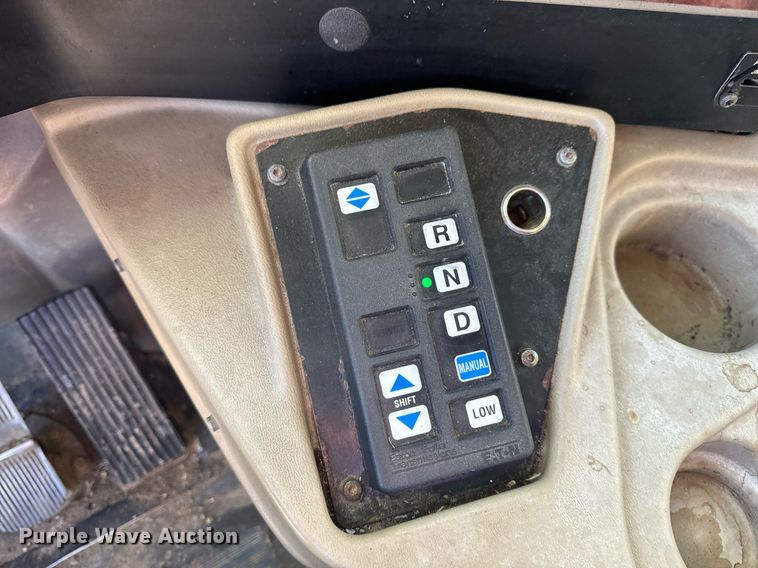 image for item EH6706 2007 International 9400i semi truck