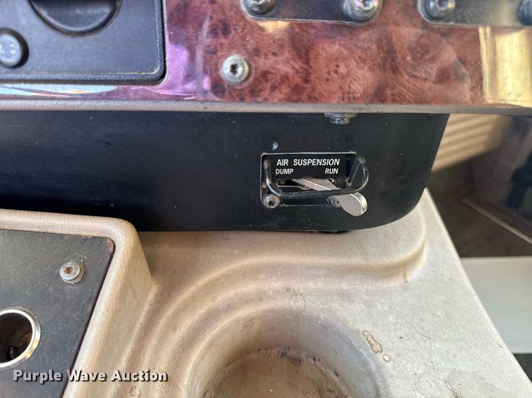 image for item EH6706 2007 International 9400i semi truck