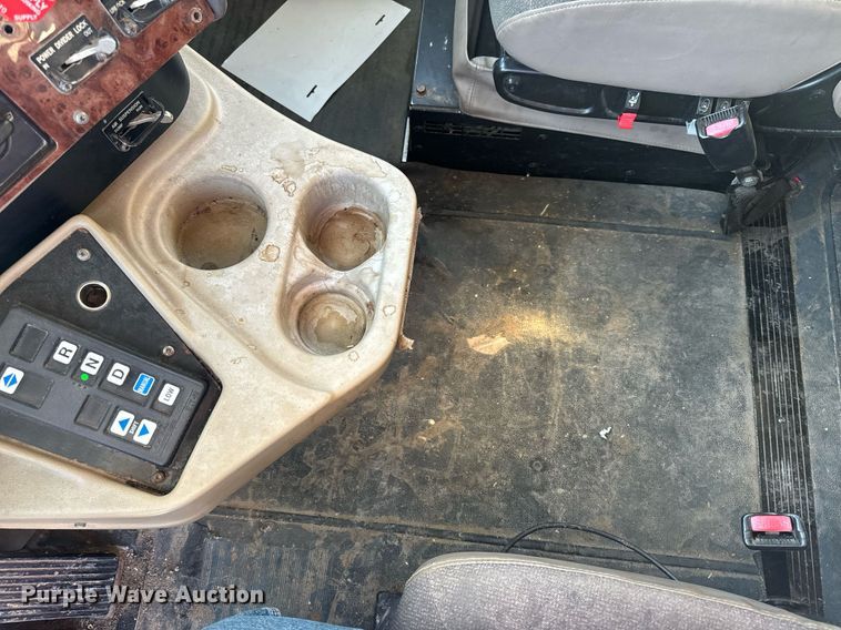 image for item EH6706 2007 International 9400i semi truck