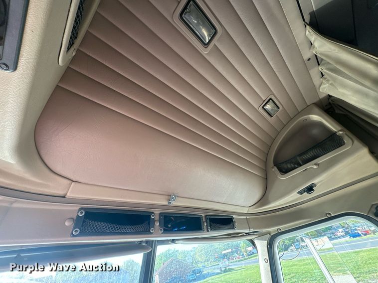 image for item EH6706 2007 International 9400i semi truck