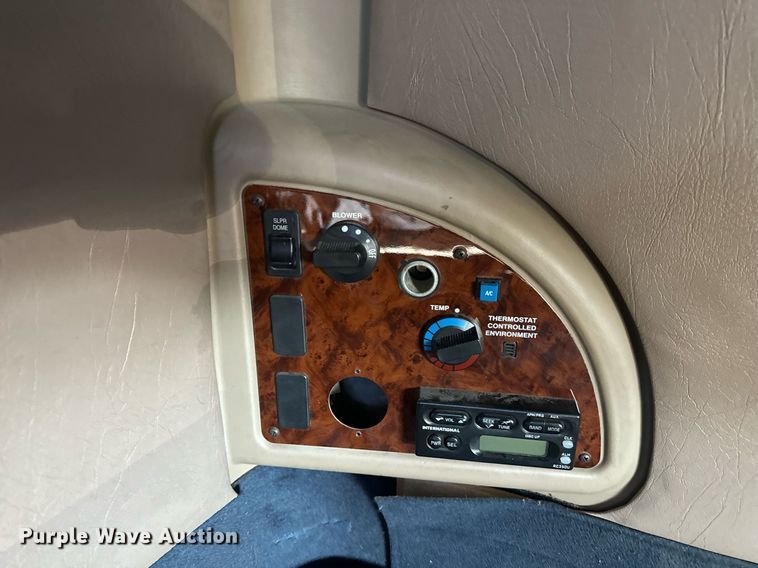 image for item EH6706 2007 International 9400i semi truck