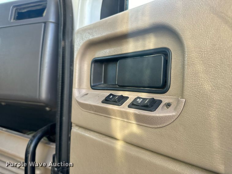 image for item EH6706 2007 International 9400i semi truck