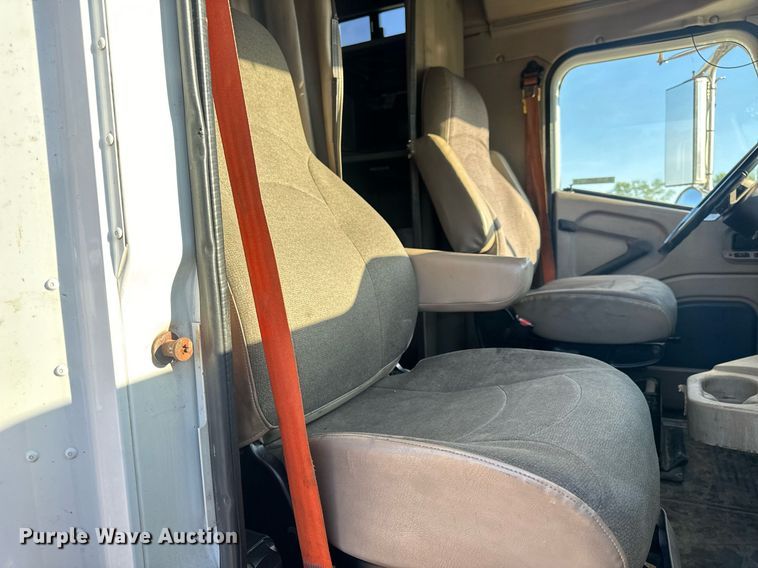 image for item EH6706 2007 International 9400i semi truck