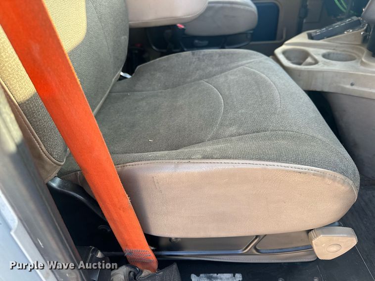 image for item EH6706 2007 International 9400i semi truck