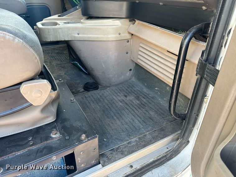 image for item EH6706 2007 International 9400i semi truck