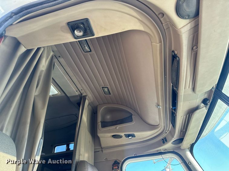 image for item EH6706 2007 International 9400i semi truck