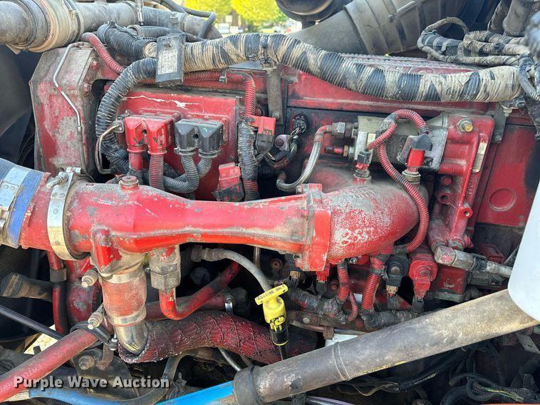 image for item EH6706 2007 International 9400i semi truck