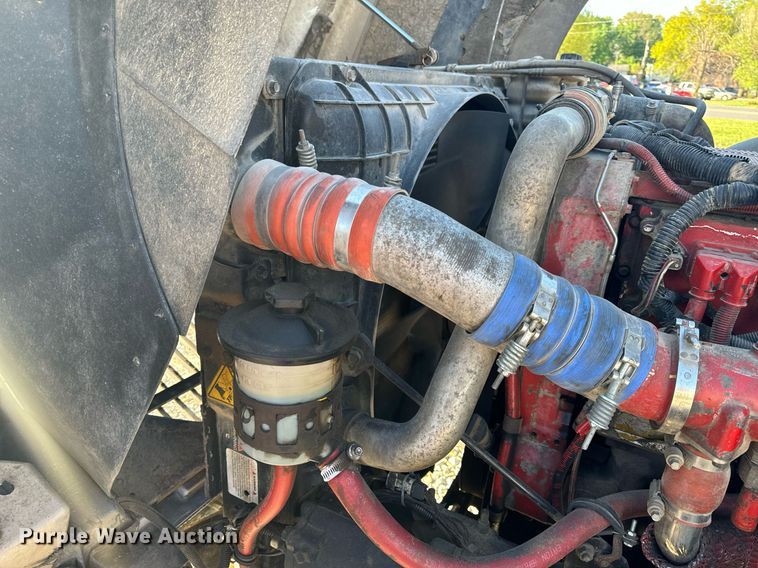 image for item EH6706 2007 International 9400i semi truck