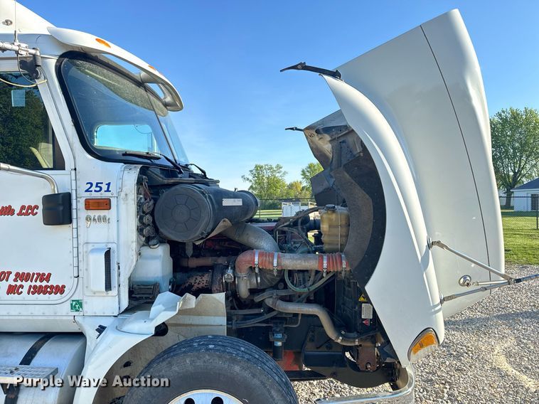 image for item EH6706 2007 International 9400i semi truck