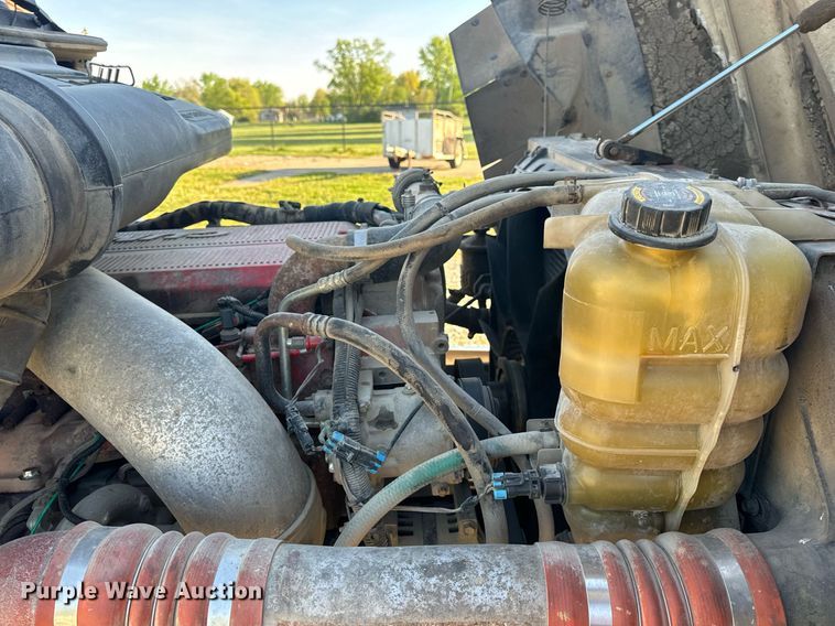 image for item EH6706 2007 International 9400i semi truck