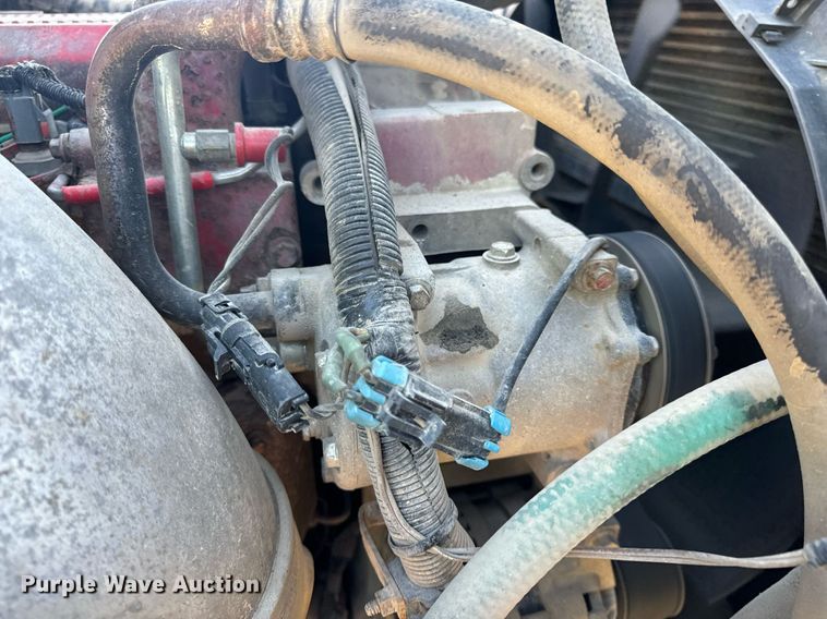 image for item EH6706 2007 International 9400i semi truck