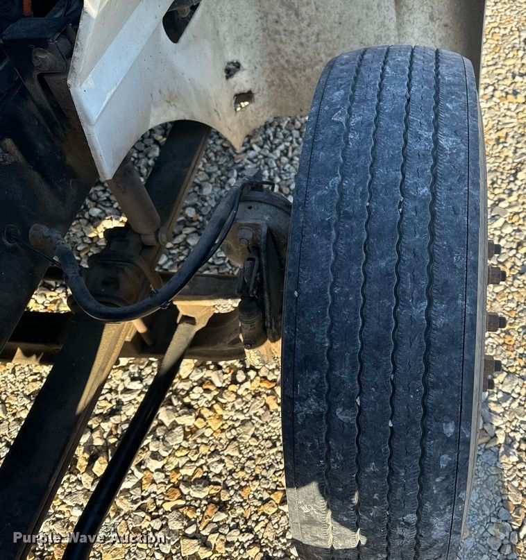 image for item EH6706 2007 International 9400i semi truck