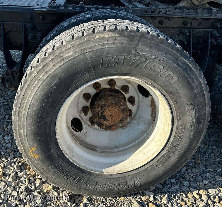 image for item EH6706 2007 International 9400i semi truck