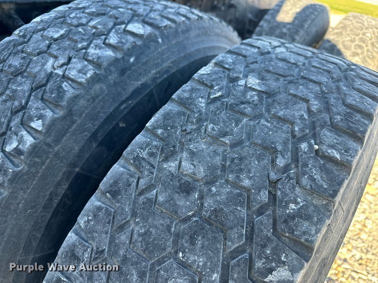 image for item EH6706 2007 International 9400i semi truck