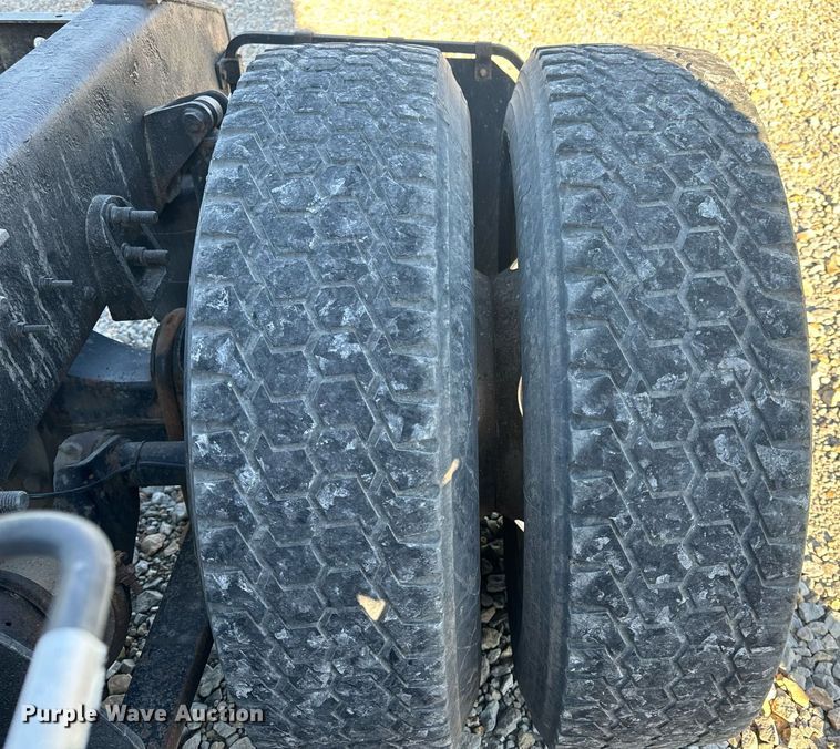 image for item EH6706 2007 International 9400i semi truck