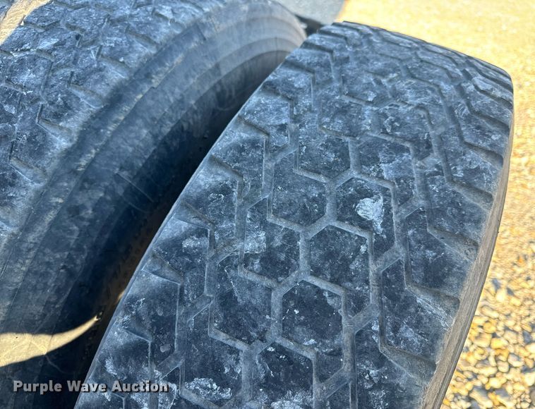 image for item EH6706 2007 International 9400i semi truck