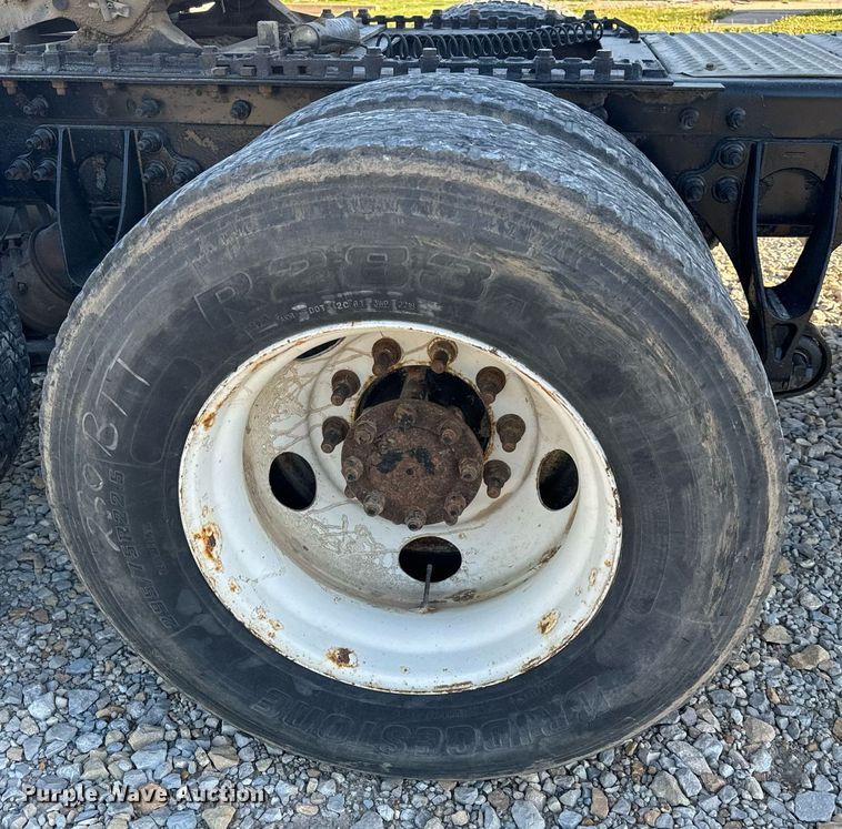 image for item EH6706 2007 International 9400i semi truck