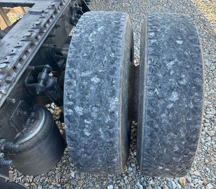 image for item EH6706 2007 International 9400i semi truck