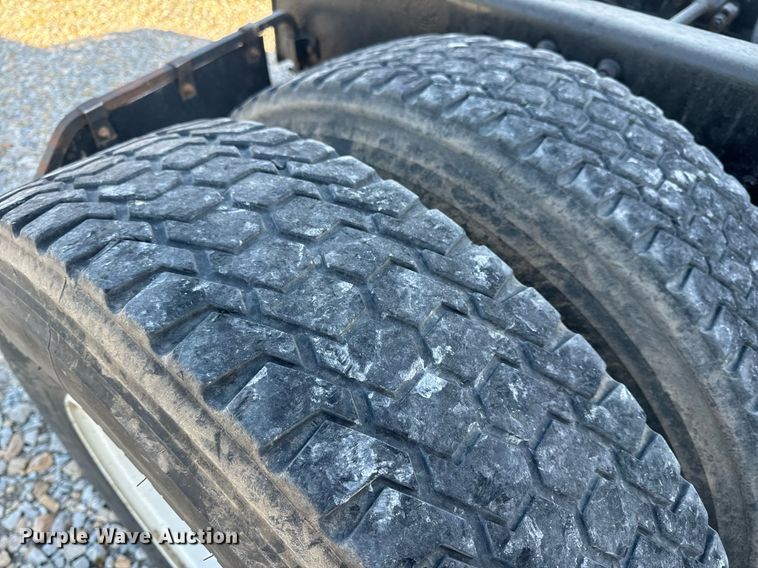 image for item EH6706 2007 International 9400i semi truck