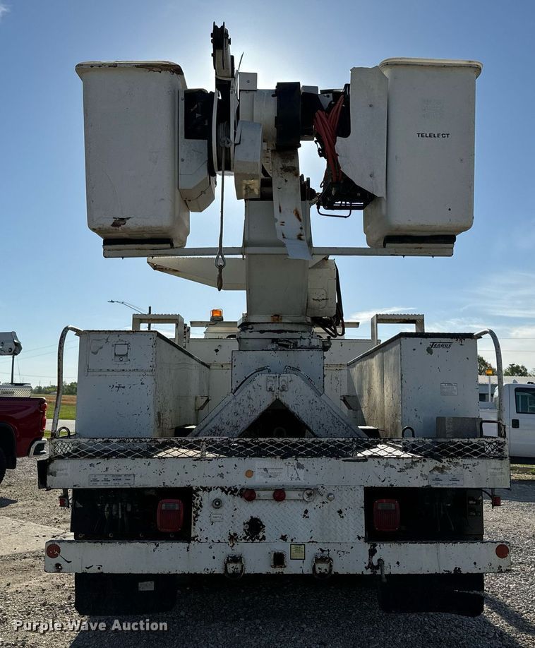 image for item EH6708 2000 International 4700 bucket truck