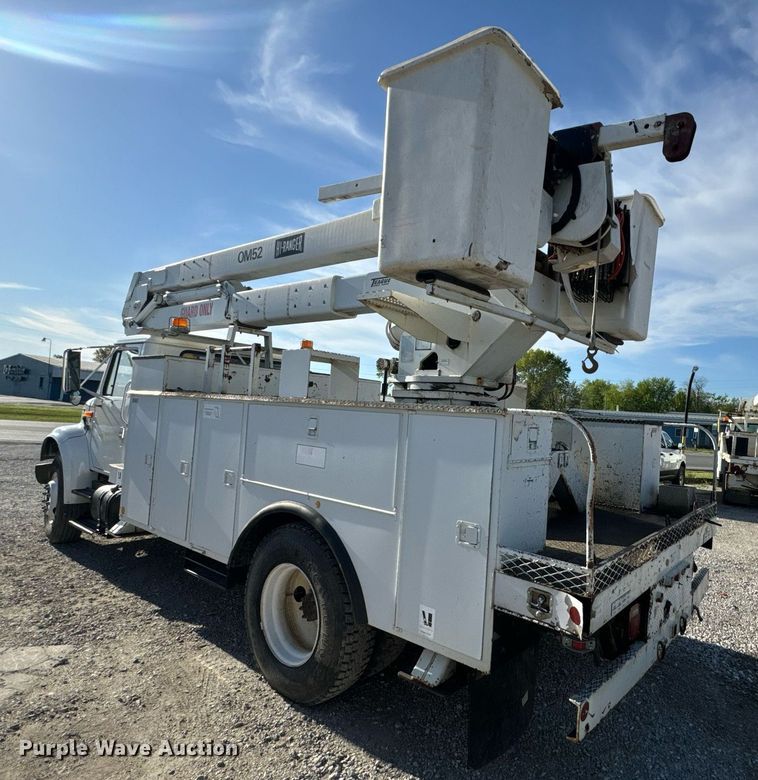 image for item EH6708 2000 International 4700 bucket truck