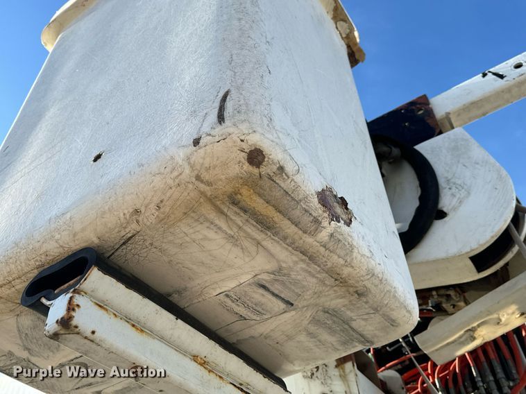 image for item EH6708 2000 International 4700 bucket truck