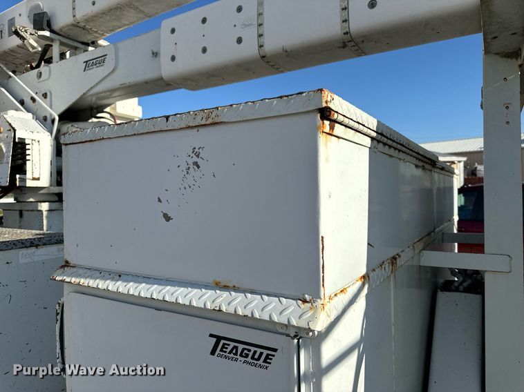 image for item EH6708 2000 International 4700 bucket truck