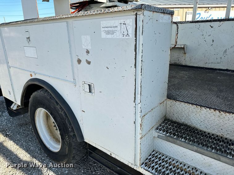 image for item EH6708 2000 International 4700 bucket truck