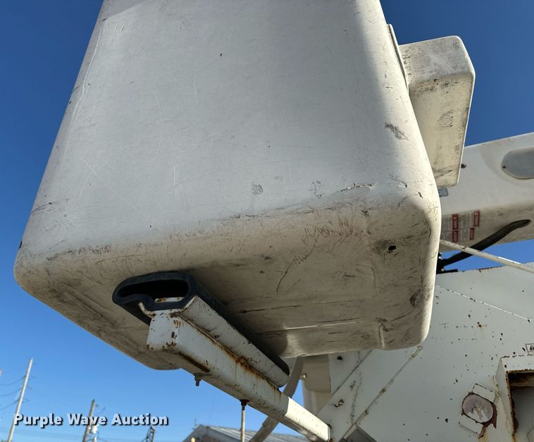 image for item EH6708 2000 International 4700 bucket truck
