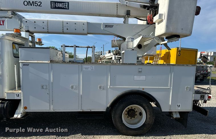 image for item EH6708 2000 International 4700 bucket truck