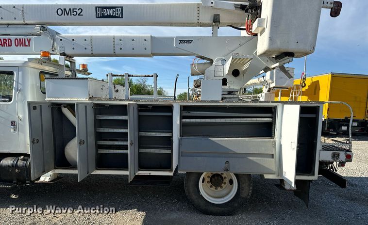 image for item EH6708 2000 International 4700 bucket truck