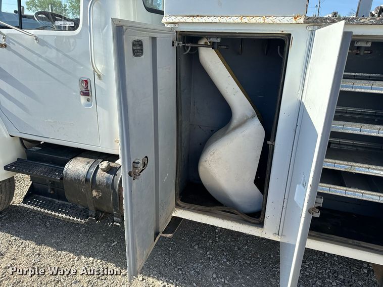 image for item EH6708 2000 International 4700 bucket truck