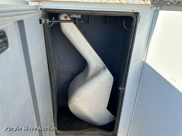 image for item EH6708 2000 International 4700 bucket truck