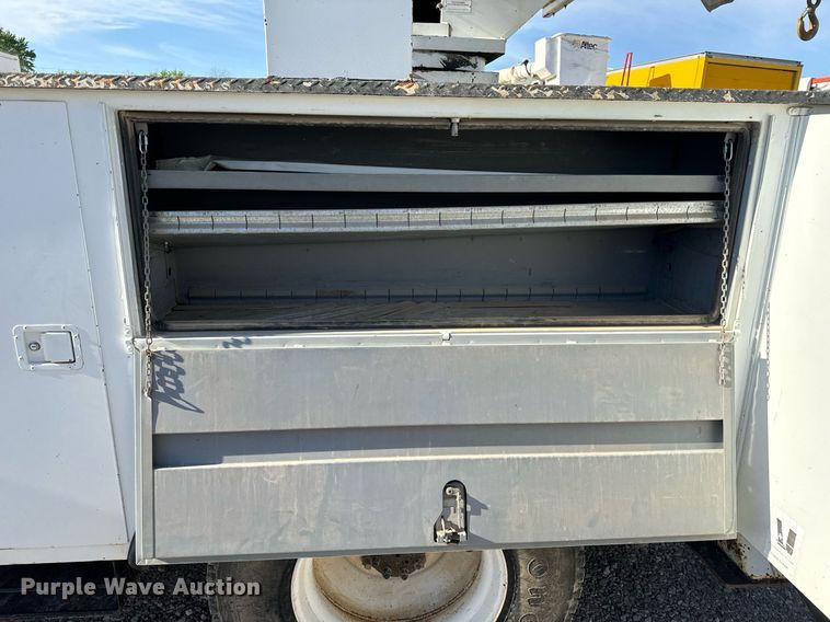 image for item EH6708 2000 International 4700 bucket truck