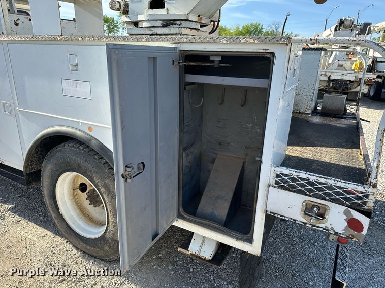 image for item EH6708 2000 International 4700 bucket truck
