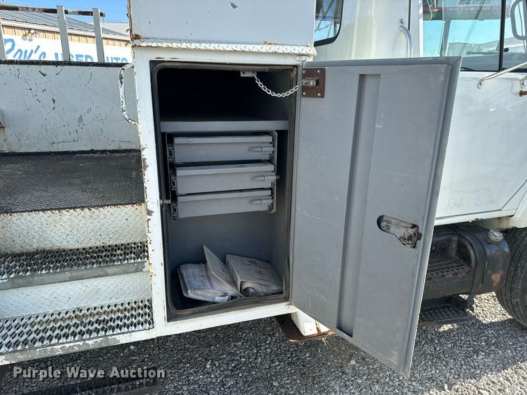 image for item EH6708 2000 International 4700 bucket truck