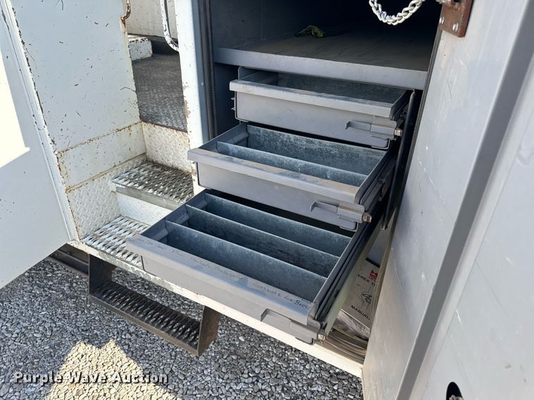 image for item EH6708 2000 International 4700 bucket truck