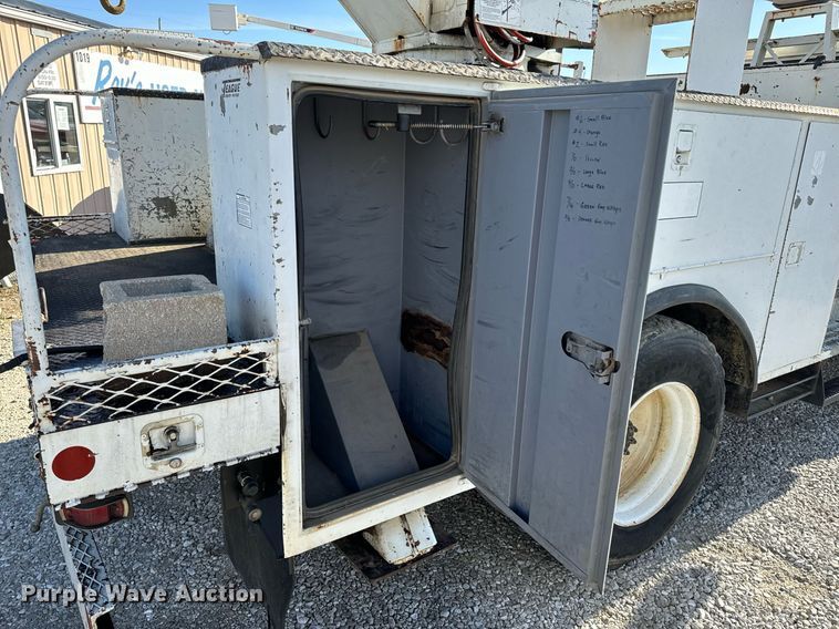 image for item EH6708 2000 International 4700 bucket truck