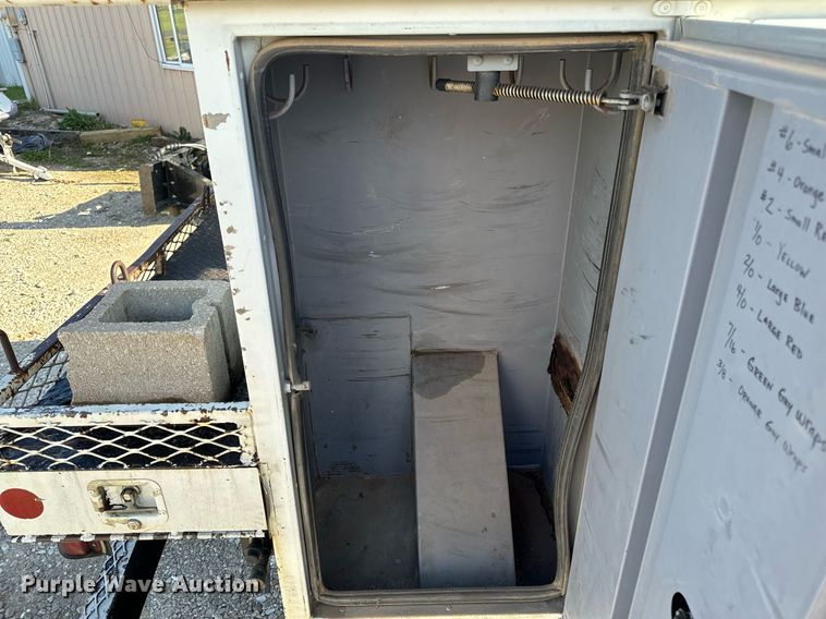 image for item EH6708 2000 International 4700 bucket truck