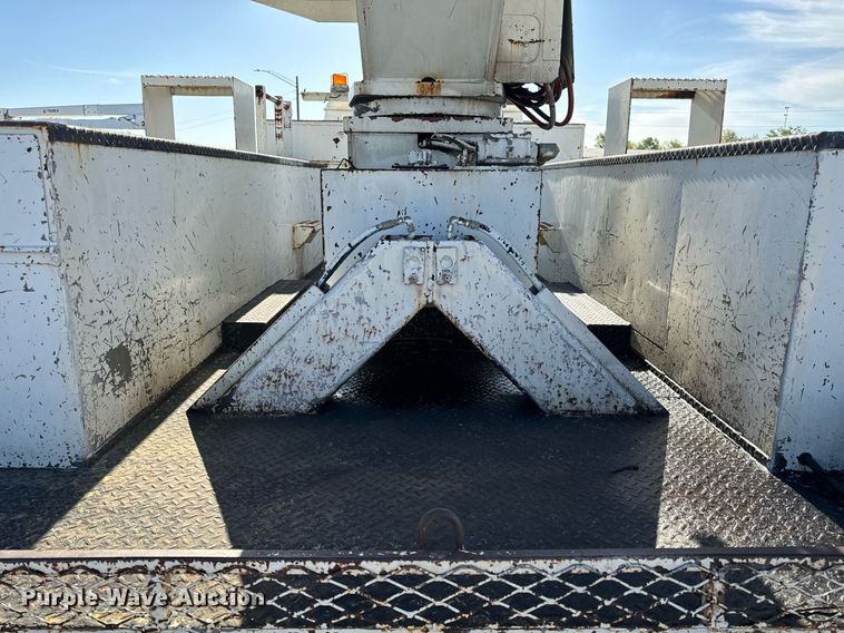 image for item EH6708 2000 International 4700 bucket truck