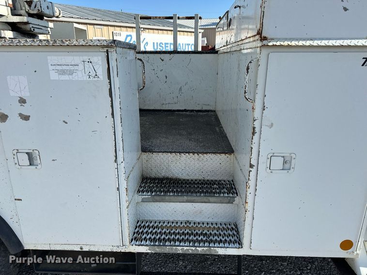 image for item EH6708 2000 International 4700 bucket truck